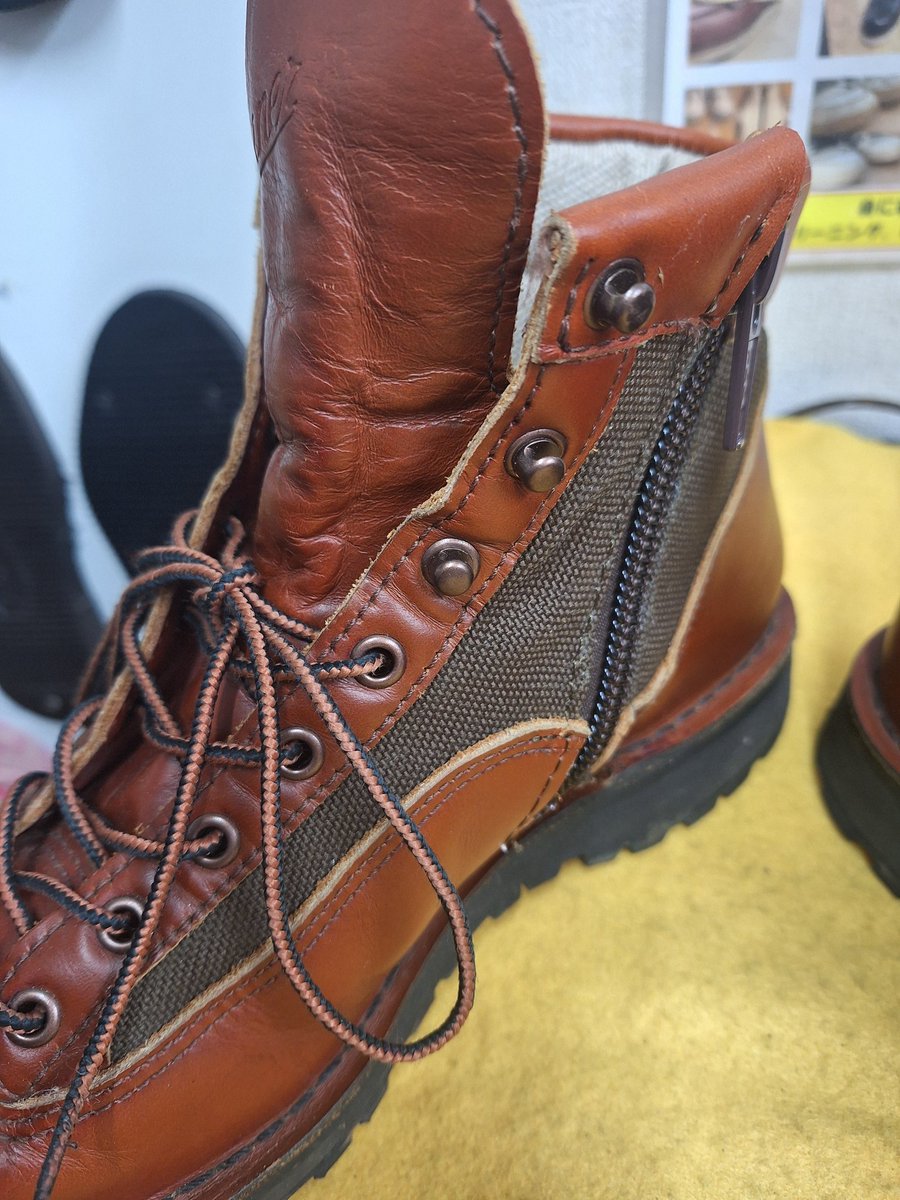 hoprepair1997_'s tweet image. 今年は豊作なのかもうすぐ冬至だからか柚子をいただくことが多いです

ダナーライトブーツにファスナーを取り付けました

#Danner
#ダナーライト
#ブーツ修理
#靴修理
#ほっぷ高崎
#群馬県