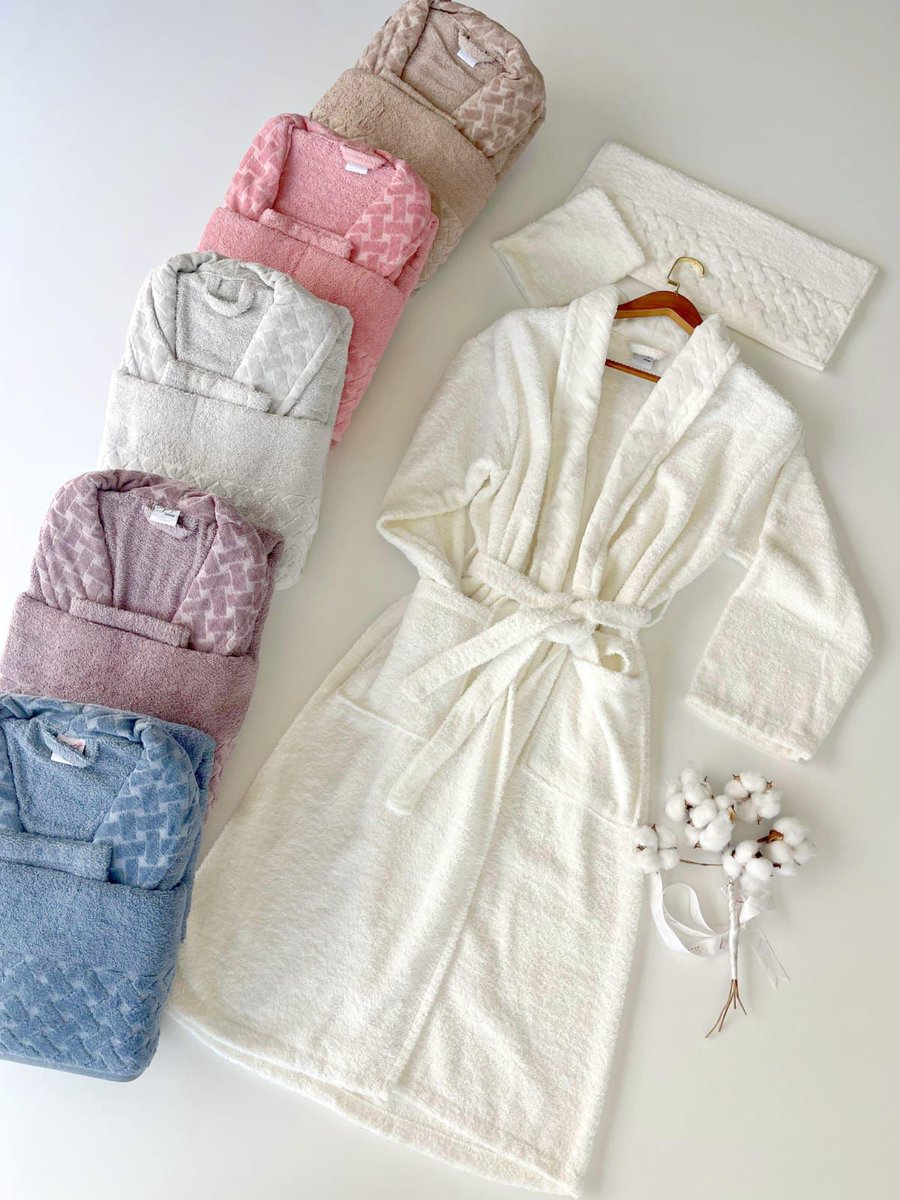 Hayırlı sabahlar arkadaşlar 🤗 

3 farklı model çeşiti ile 
3 parça %100 pamuk tek kişilik bornoz takımları geldiiiiiii🤩

1 adet baş havlusu 
1 adet bornoz 
1 adet kese

SADECE 440₺