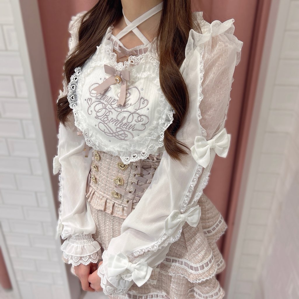 リズリサ　フリルハートリボンスリーブトップス　ホワイト ❤︎ 𝐋𝐈𝐙 𝐋𝐈𝐒𝐀 名古屋𝐏𝐀𝐑𝐂𝐎店 ❤︎ #フリルハートリボン