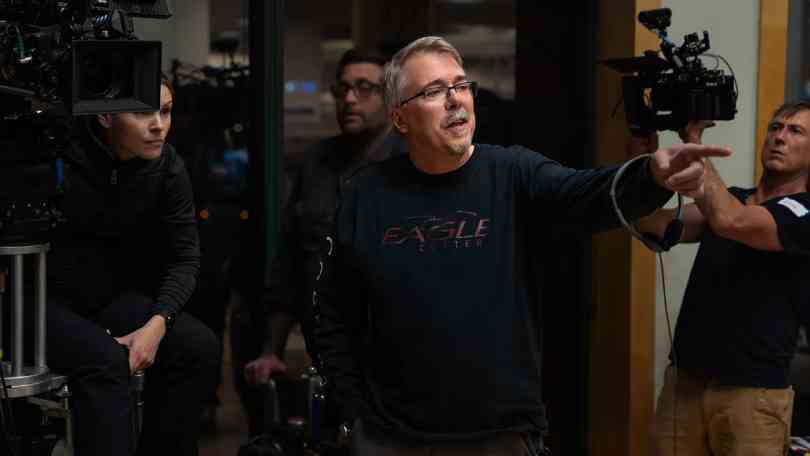 Say_My_NameYT's tweet image. Le rythme de #Pluribus est parfois critiqué. La série est jugée trop lente. #VinceGilligan est revenu sur sa gestion du rythme. Voici ce qu'il a déclaré :

"Je n’ai pas nécessairement une grande confiance en moi, par contre  j’ai confiance dans le public. Je pars toujours du…