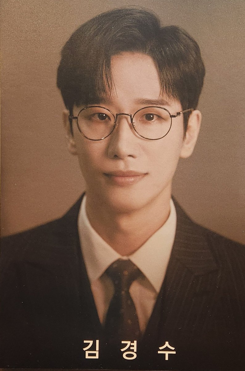 itsmedodossi's tweet image. 김경수 김해진선생님 前
해진선생님 십주년 팬레터 잘 보고 있습니다
극은 너무나 재밌지만 몹시 슬펐습니다
왜냐하면 라이브선생님이
캐보사진을 풀어주지 않았기 때문입니다
선생이시여 원본을 갖고 계시나이까
그렇다면 그 파일을 나누어 주소서
그리고 시츠 때 찍은 셀카도 허락하여 주소서