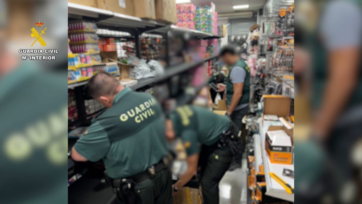 🟠 FEDECO Canarias agradece la actuación de la Guardia Civil en la retirada de más de 44.000 juguetes falsificados en Arona 
ℹ️ fedecocanarias.com/fedeco-canaria…
<a href="/ALGN73/">Antonio Luis Glez. Núñez</a> <a href="/guardiacivil/">Guardia Civil</a>