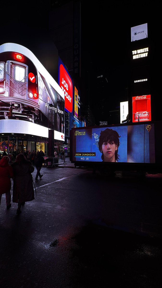 thenreport's tweet photo. #NETIZENSCHOICE ASIAN CELEBRITY OF THE YEAR 2025 TRUCK PARADE CAMPAIGN AT TIME SQUARE: PHOTOS:

#ACOTY2025 

https://t.co/AIaI44ZQNO https://t.co/gcV7cYsYOp