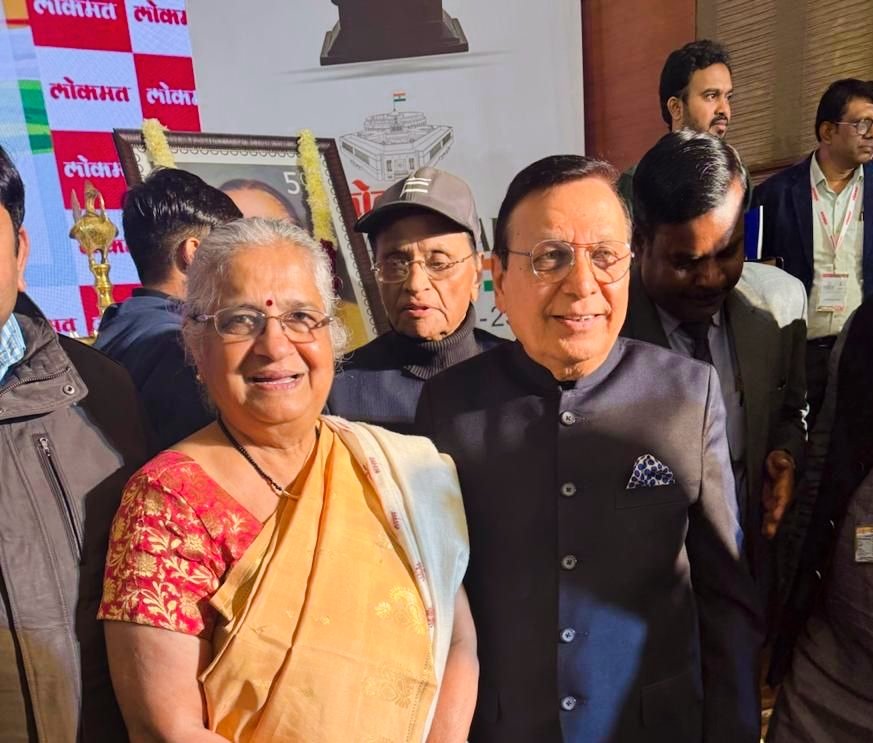 RajendrajDarda's tweet photo. लोकमत संसदीय पुरस्कार (२०२४-२५) भारताचे माजी सरन्यायाधीश न्यायमूर्ती भूषण गवई यांच्या हस्ते नवी दिल्लीत  प्रदान करण्यात आले. काल नव्या महाराष्ट्र सदनात हा भव्य समारंभ आयोजित करण्यात आला. दिग्विजय सिंह (आजीवन योगदान पुरस्कार – राज्यसभा), 
टी. आर. बालू (आजीवन योगदान पुरस्कार – लोकसभा), संजय सिंग (सर्वोत्तम संसदपटू पुरस्कार – राज्यसभा), जगदंबिका पाल (सर्वोत्तम संसदपटू पुरस्कार – लोकसभा), डोला सेन (सर्वोत्तम महिला संसदपटू पुरस्कार – राज्यसभा), संगीता कुमारी सिंग देव (सर्वोत्तम महिला संसदपटू पुरस्कार – लोकसभा), सुधा मूर्ती (सर्वोत्तम नवोदित संसदपटू पुरस्कार – राज्यसभा) आणि इकरा चौधरी (सर्वोत्तम नवोदित संसदपटू पुरस्कार – लोकसभा) या संसद सदस्यांचा गौरव करण्यात आला. अनेक जुन्याजाणत्या आणि तरुण नेत्यांशी यावेळी मी संवाद साधला.  देशाच्या राजधानीत काम करणाऱ्या खासदारांचे व्हिजन काय आहे हे जाणून घेण्याचा प्रयत्न केला. 
केंद्रीय सामाजिक न्याय व सबलीकरण खात्याचे राज्यमंत्री रामदास आठवले, माजी मुख्य निवडणूक आयुक्त एस. वाय. कुरैशी, अहिंसा विश्व भारतीचे संस्थापक आचार्य लोकेश मुनी, ज्युरी मंडळाचे अध्यक्ष व माजी केंद्रीय नागरी विमान वाहतूक मंत्री प्रफुल्ल पटेल, केंद्रीय सहकार आणि नागरी उड्डयन राज्यमंत्री मुरलीधर मोहोळ, ज्युरी मंडळाच्या सदस्या आणि ज्येष्ठ पत्रकार बरखा दत्त, लोकमत मीडिया ग्रुपच्या एडिटोरियल बोर्डाचे चेअरमन व माजी राज्यसभा सदस्य डॉ. विजय दर्डा, मॅनेजिंग डायरेक्टर देवेंद्र दर्डा हे व्यासपीठावर उपस्थित होते. महाराष्ट्रातील अनेक खासदार या कार्यक्रमाला उपस्थित होते. खुमासदार पण विचारपूर्ण भाषणे, राजकीय जुगलबंदी यामुळे कार्यक्रम खूप रंगला. 

@IqraMunawwar_ 
@SmtSudhaMurty 
@digvijaya_28 
@Munilokesh
@praful_patel 
@BDUTT 
@SanjayAzadSln

#LokmatParliamentaryAwards 
#Lokmat #NewDelhi