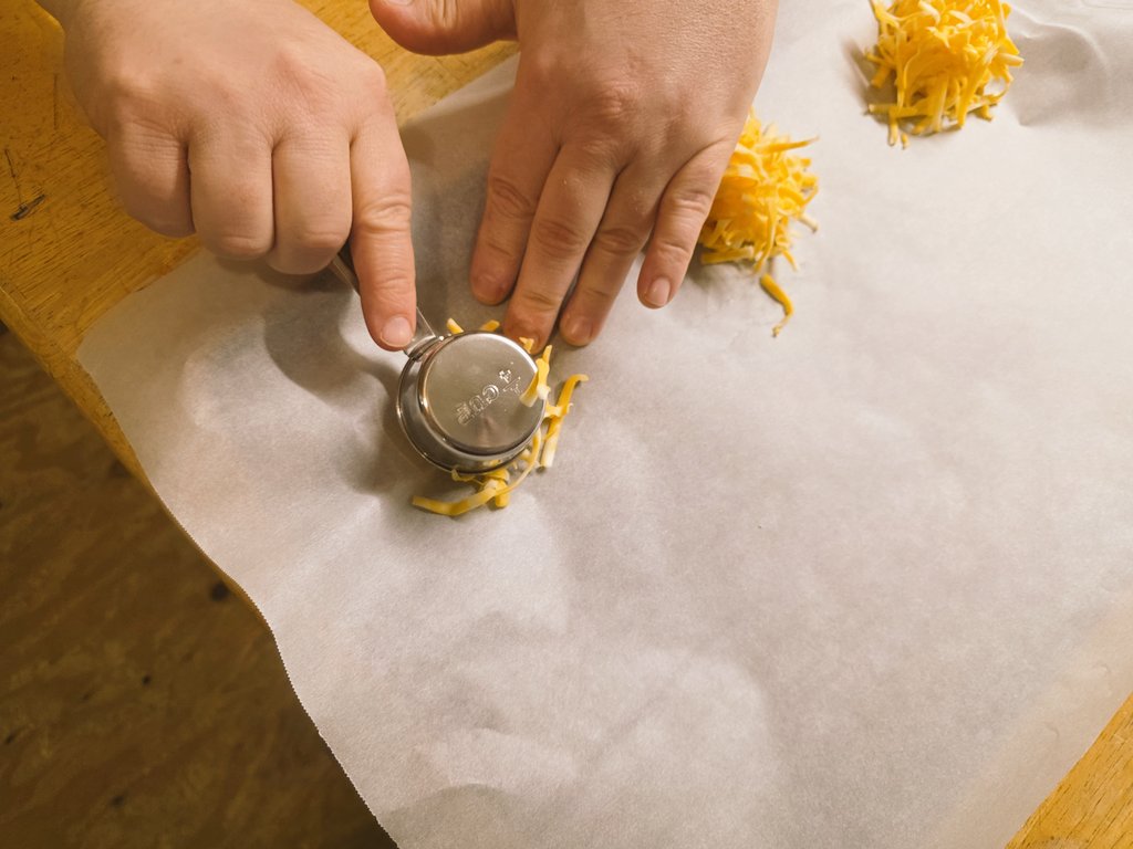 Blue_Eyes's tweet image. ● Crispy Keto Cheese Taco Shells (Zero-Carb "Taco Night")
These are the ultimate zero-carb taco shells — just melted cheese baked crispy. Super easy, tastes amazing, and perfect for filling with ground beef, shrimp, avocado, hot sauce, or cheddar.

Ingredients (makes 4–6 shells)…