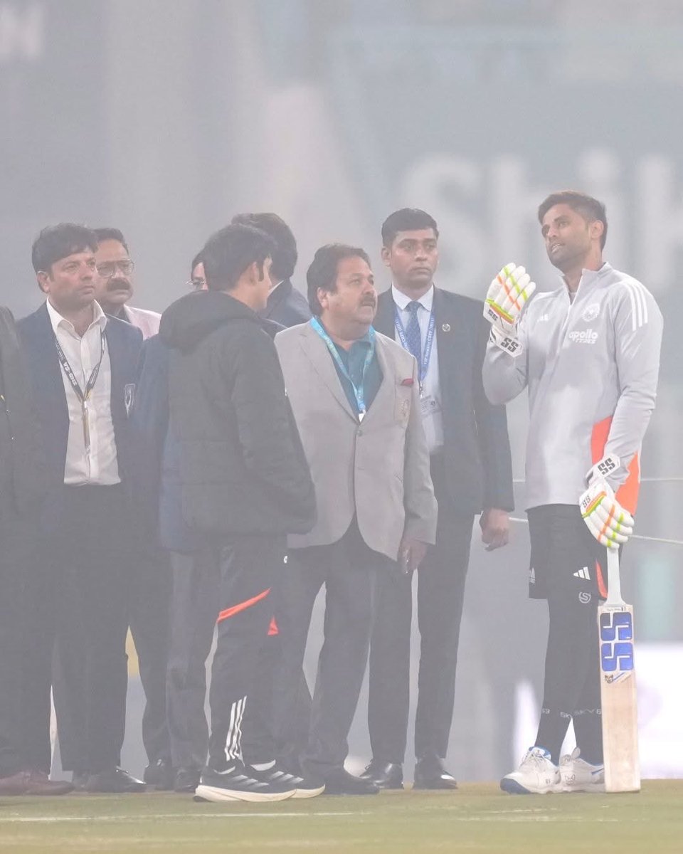 AdityaMukarji's tweet image. Atleast NOW @BCCI @IPL Must BAN all firecrackers/SmokeGuns/SUPlastics in Matches,Prize ceremony etc
#AirPollution

@moefcc @PMOIndia @byadavbjp @mssirsa @ShuklaRajiv @Warriormomsin @BhavreenMK @Bharati09 @CBhattacharji @SanjoyRoyTWA @JaiDhar @RShivshankar 
Pics: @CNNnews18 @ndtv