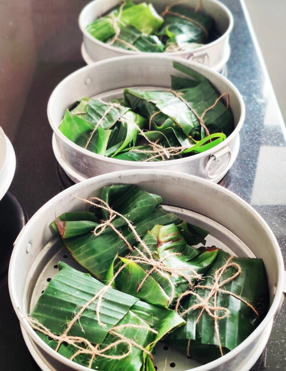 Patra ni Machchi, made using our Coriander and Coconut chutney, assembled and ready for the steamer....

#Zarinssecrets #Parsispicesandcondiments #homemadewithlove #parsifamilyrecipes 
Find us on Instagram @zarinssecrets