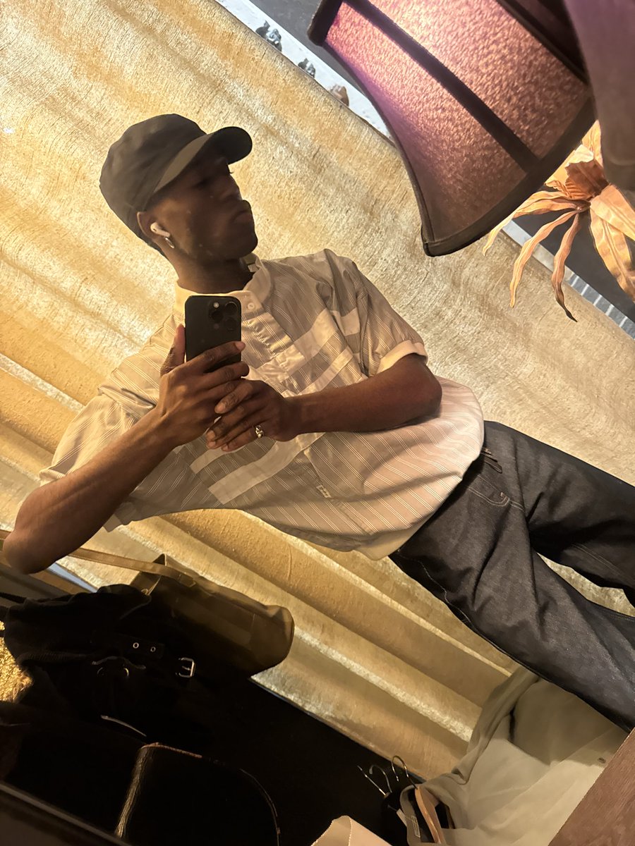 devolvedpunk's tweet image. Lowkey every photo I take is a mirror selfie