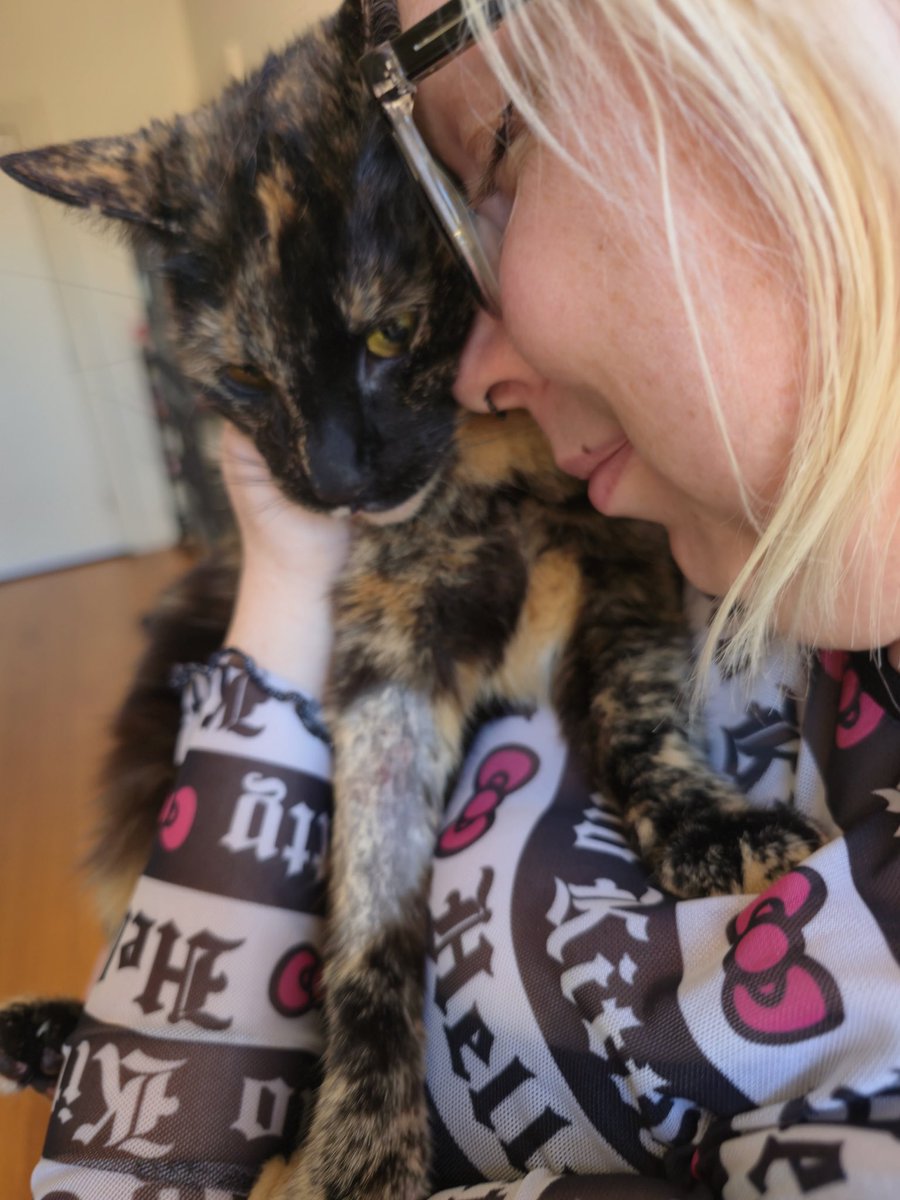 KarnageCos's tweet image. WELCOME HOME MENDO

I was so scared cause I rocked up to the vet and the receptionist told me the vet was gonna come talk to me
LIKE BRUH IS MY CAT OKAY OR AM I ALSO GOING DOWN TODAY