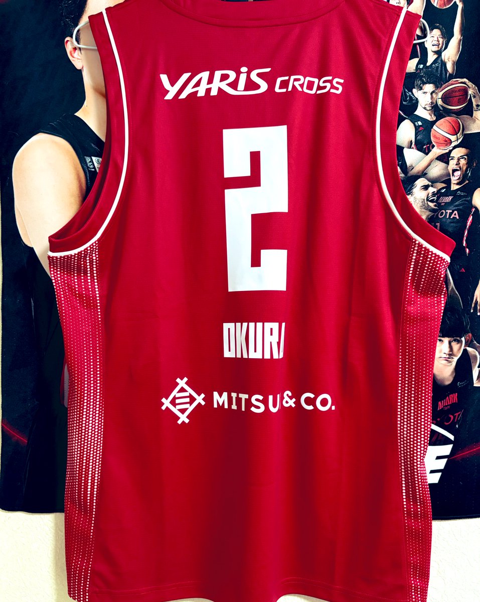 赤ユニ可愛すぎるんだが😍 白ラインがきいてて触り心地もめちゃよき