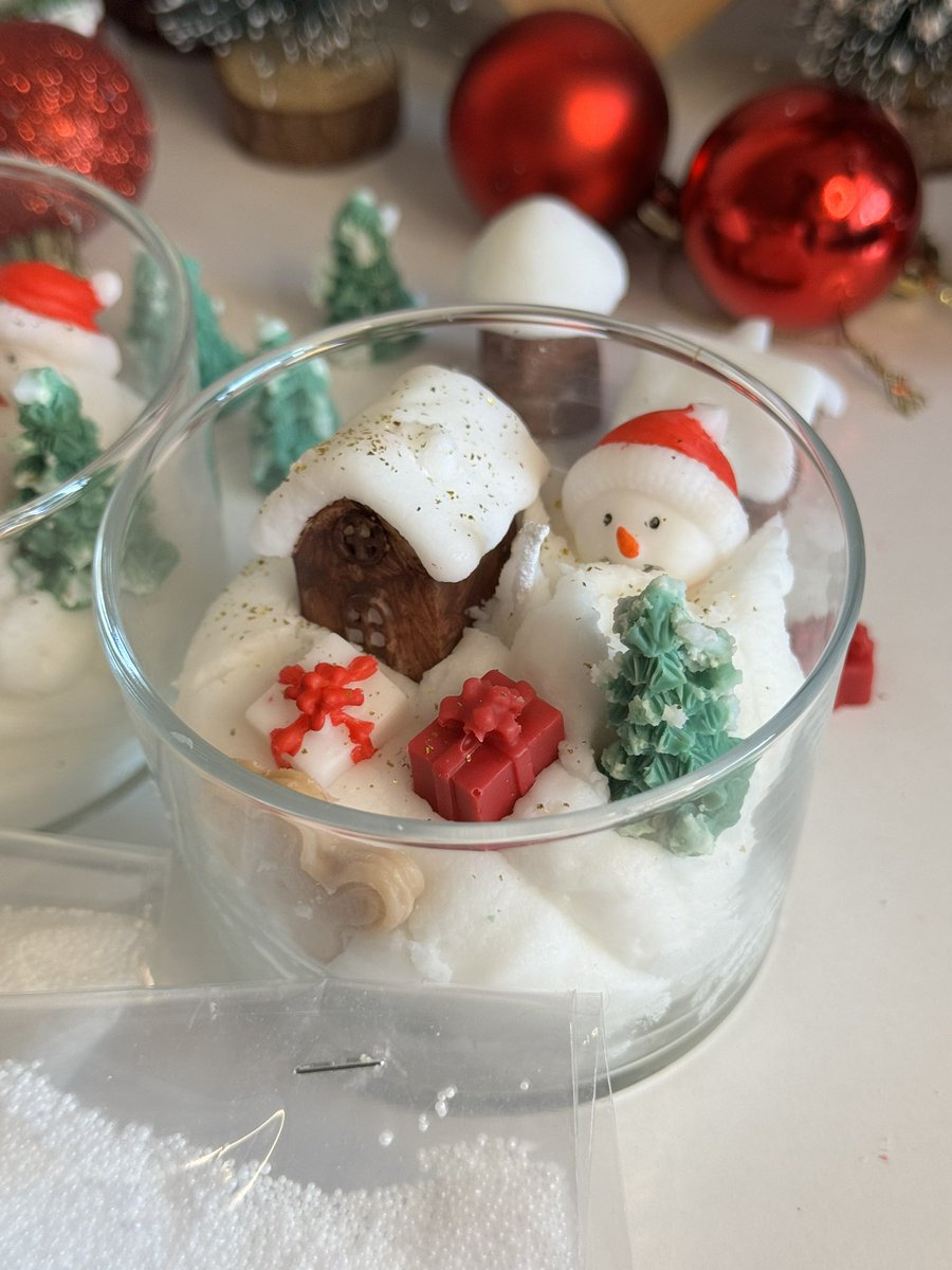 yeyucandles's tweet photo. Yılbaşı ruhu evine gelsin ister misin? 🎄🕯️

Bu minik kış köyü mumlarından 1 kişiye hediye etmek istiyorum 🤍

Katılmak için:
• Beğen ❤️
• RT 🔁
• Yorumlara “kış” yaz ❄️

Sonuç: 48 saat sonra ✨ https://t.co/kKzk3WXieR