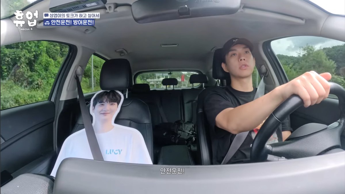 안전운전을 외치지만 안전벨트는 꼬인 바보