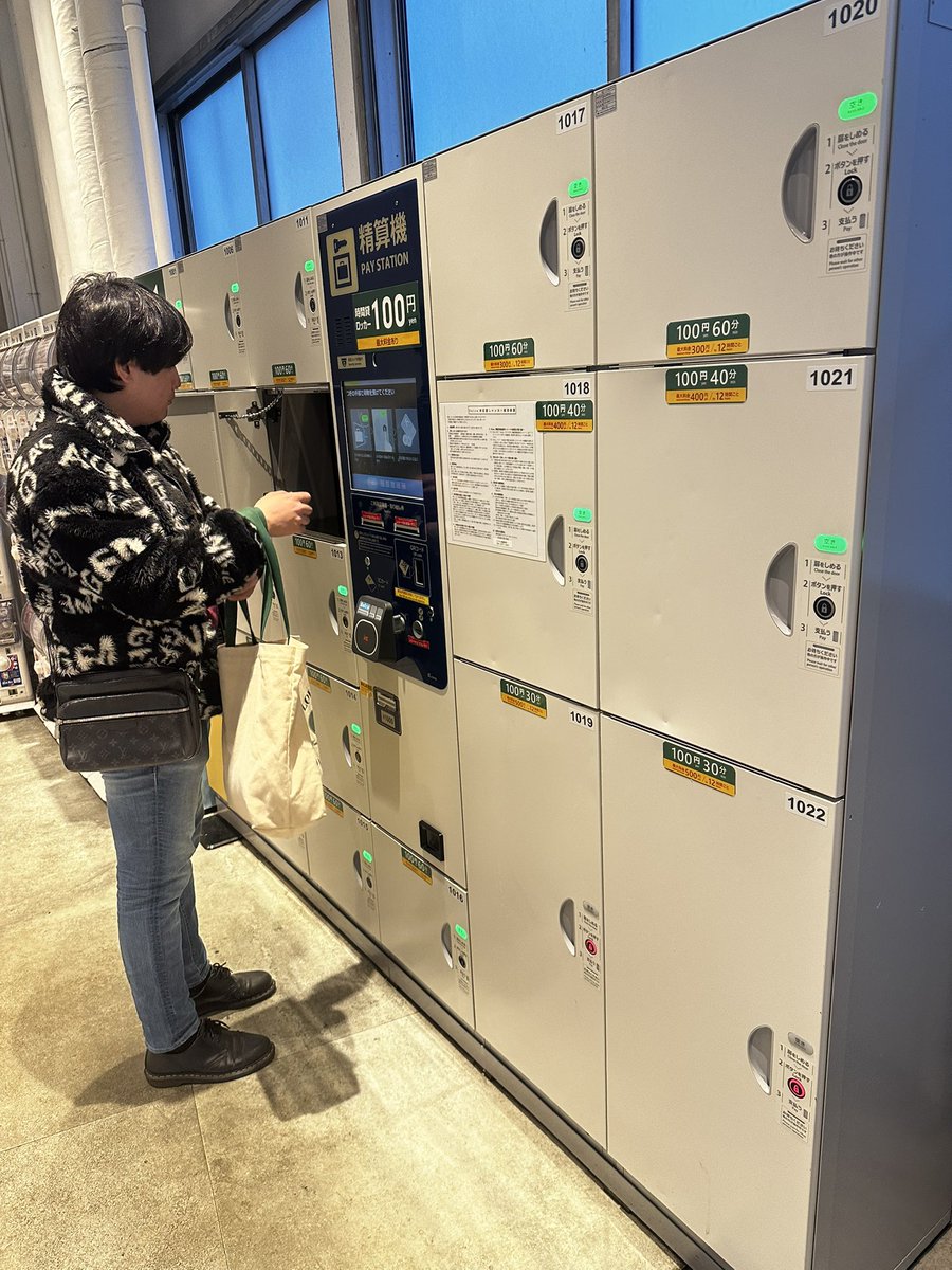 自称横浜駅のスペシャリストだから空いてる穴場のロッカー教えてあげたw