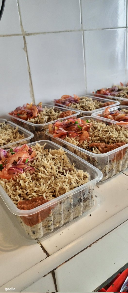 Wenye mko within Malindi or Watamu tomorrow i will be preparing Beef Pilau, comes with chilli , Kachumbari and banana at ksh 400,if you will be interested kindly let me know. 
dm or WhatsApp 0715295019