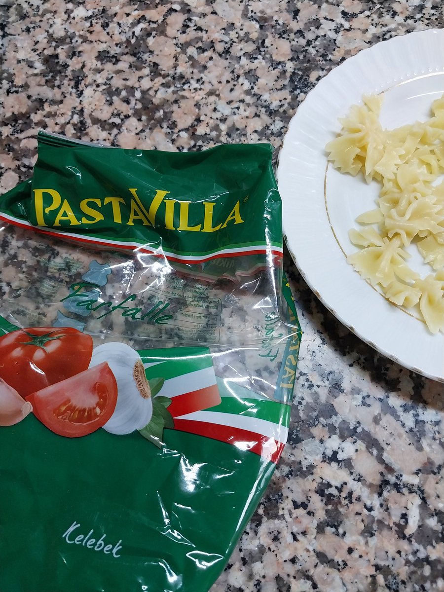 Wavys77's tweet photo. Beni üzdün #pastavilla @PastavillaTR  en sevdigim pastavilla kelebek. Daha pismeden dağıldı😖 en iyilerden diye aldigimiz marka bunu yaparsa ucuz markalardan ne farki kalir? https://t.co/2ArjWf4S2S