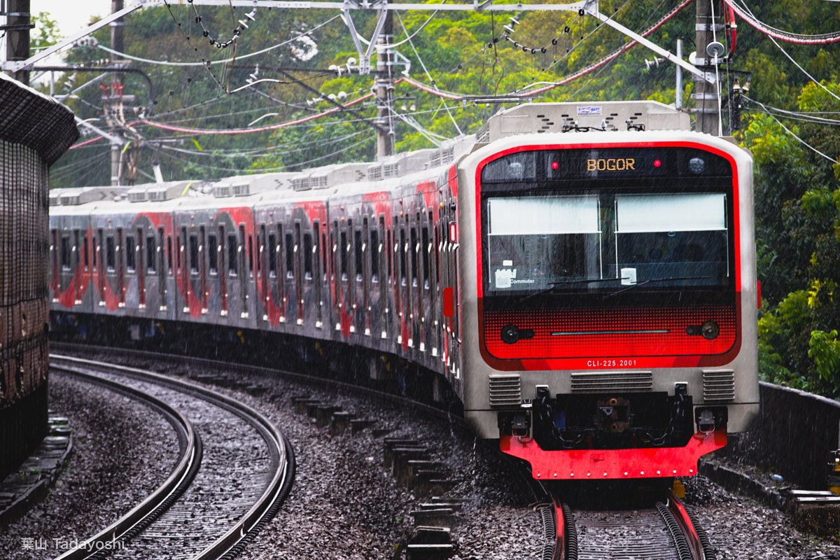 Another photos of CLI-225 trainset no. 2. 

Since the trainset no. 1 is back to Depo Depok out of the schedule, i didn’t take many photos of it😌