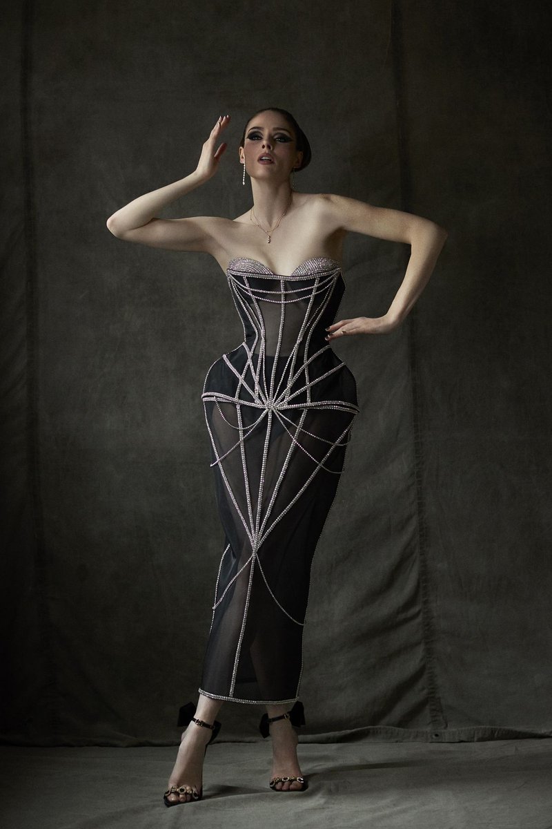 LaModeUnknown's tweet photo. The interpretation of 'Old Hollywood' by ✨️Christian Siriano✨️ in their Pre-Fall 2026 — ALL the looks in a thread.🪡🧵

PS: starring my artsy queen Coco Rocha. https://t.co/PFHP6NKUV3