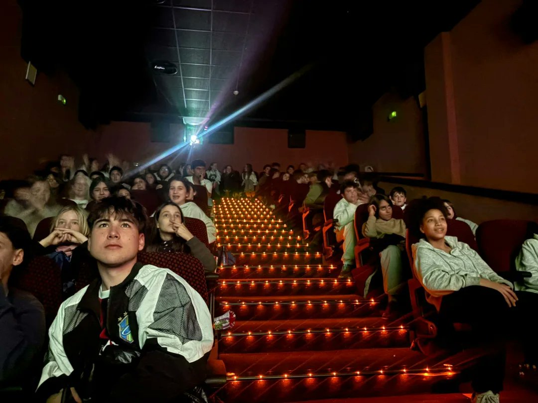 🎬✨ Un año más, cine en VOSE en los Cines Verdi.
Disfrutamos de una sesión matinal con Zootopia 2, sala solo para nuestro alumnado y una experiencia que ya es tradición en el centro. 🐰🦊
¡Aprender inglés también puede ser así de divertido! 🎥🍿
#bilingüismo #IESAnaFrank