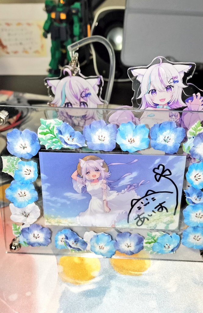 クリアタグ♡フォトフレーム♡ 届いたクリアカードをフォトフレームに入れて、ネモフィラのシール貼っ