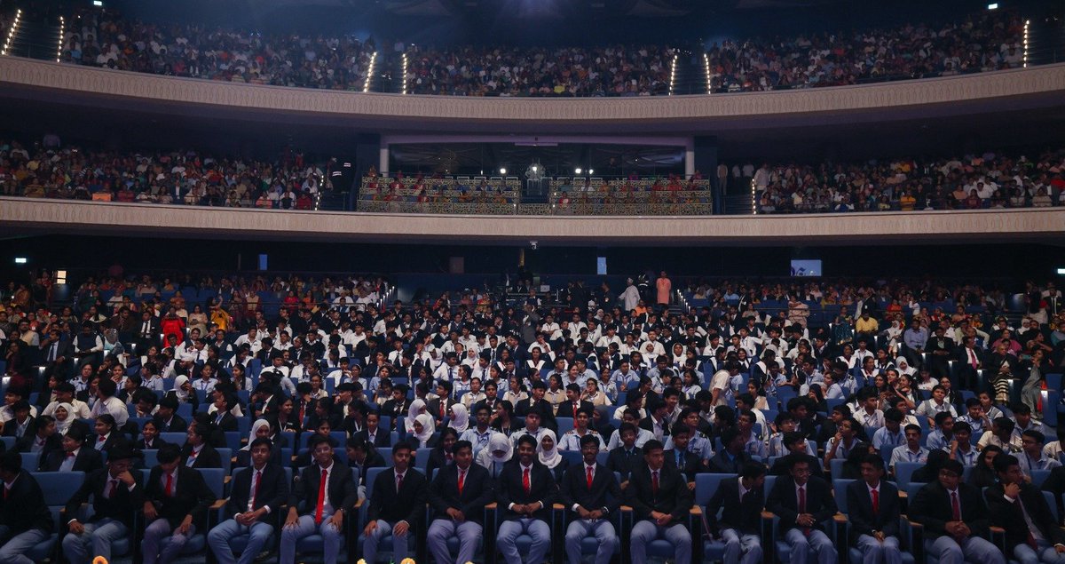 narendramodi's tweet image. إليكم بعض اللقطات الإضافية من برنامجنا المجتمعي في مسقط...

يعكس هذا الود والفخر والترابط العاطفي قوة الروابط بين شعوبنا.