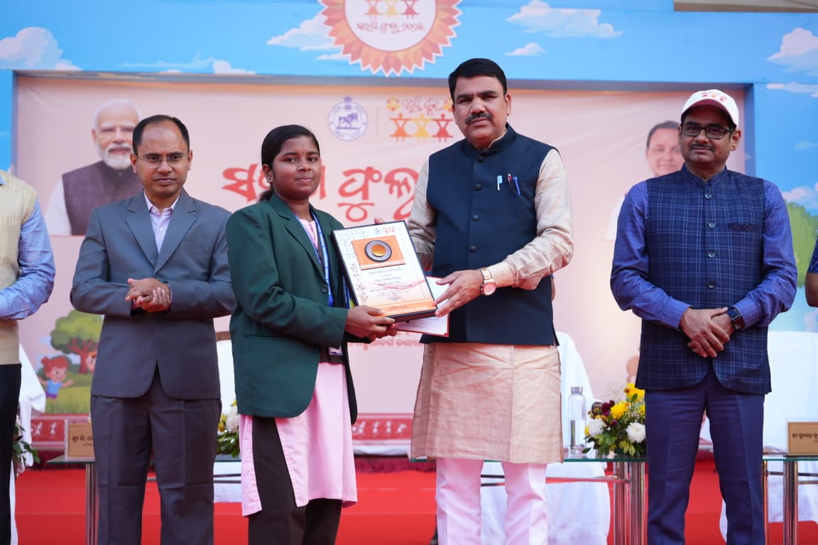 NityanandaBJP's tweet image. ସଂରକ୍ଷିତ ଚିନ୍ତାଧାରାରୁ ମୁକୁଳି ବିକଶିତ ଶିକ୍ଷାର ମହାସ୍ରୋତରେ ନିଜର ସ୍ଵତନ୍ତ୍ର ପରିଚୟ ସୃଷ୍ଟି କରିବେ ଆମ ପିଲା ମାନେ। ଏହି ଆଶା ମୋର ରହିଛି। ସମସ୍ତଙ୍କୁ ଶୁଭେଚ୍ଛା।
#Sargiful