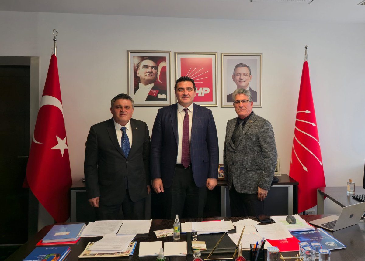 Tüm Yerel-Sen Genel Başkanı Mücahit Dede ve MYK Üyesi Doğan Altun’u, Genel Merkezimizde ağırladık.

Türkiye’de çalışma hayatının güncel durumu ve kamu emekçilerinin yaşadığı sorunlar üzerine samimi, verimli ve keyifli bir sohbet gerçekleştirdik.
Nazik ziyaretleri ve değerli