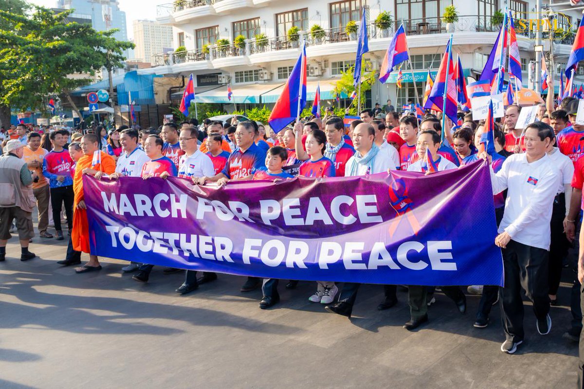 Dr_Hunmanet_PM's tweet image. កម្ពុជាត្រូវការសន្តិភាព​ (Cambodia Needs Peace) 

មហាគ្រួសារកម្ពុជា​ មហានៃសាមគ្គីភាពស្មារតីតែមួយ​ សម្លេងតែមួយបានស្រែកឡេីងដូចគ្នា​ គឺ​ កម្ពុជាត្រូវការសន្តិភាព…