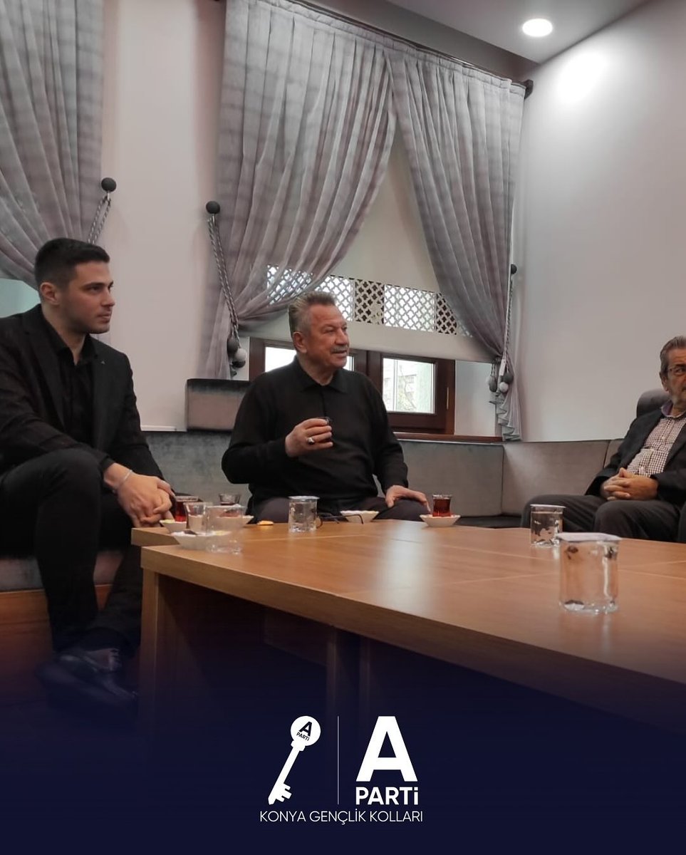 Gençlik Kolları İl Başkanımız Av. Ahmet Yavuz, İl Bşk. Yrd. Fatma Nur Turan ve beraberindeki ekibimizle birlikte Konya Şehit Aileleri Derneği'ni ziyaret ettik. Nazik misafirperverlikleri ve hoş sohbetleri için Konya Şehit Aileleri Derneği dernek yöneticilerine teşekkür ederiz. 🇹🇷