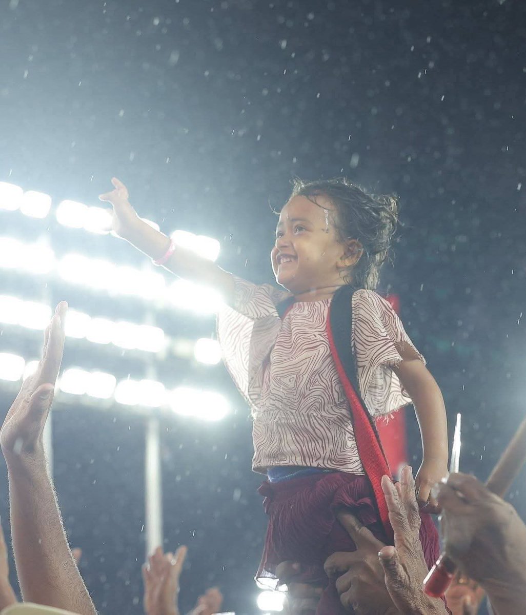 செருப்ப கழட்டி அடிச்சிக்கோ அடிச்சிக்கும்போது நான் ஒரு பைத்தியம் இல்லனு கத்து