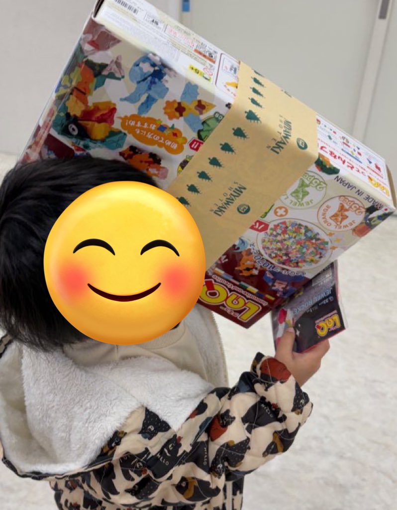 パパサンタからLaQ大好き次男にプレゼント🎁初めてボーナスセットを購入しましたが、この重み、大きさにテンション爆上がりでした🤣🤣🤣
 #LaQ