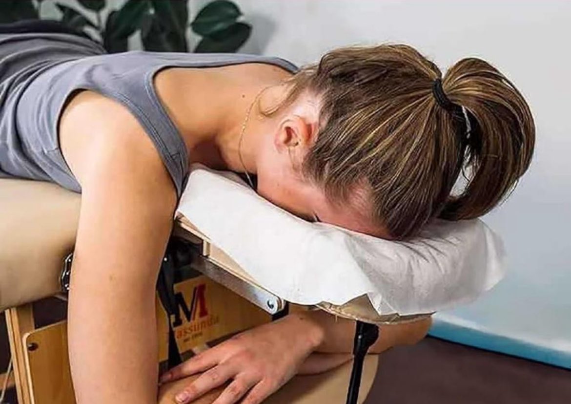 エステやリラクゼーションで
顔枕の上にタオル、その上に使い捨てのフェイスシートを敷く
そんなお店は多いんだけど

中には
「フェイスシート取り替えるんだから、タオルは取り替えなくていいっしょ」って言うような衛生管理バグってる元店長も居たりして私は 震えるよ…💧