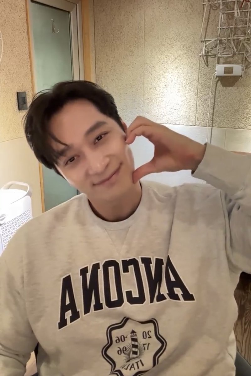 미남아 미남아 어디를 가는냐 찍어서 찍어서 셀카를 다오