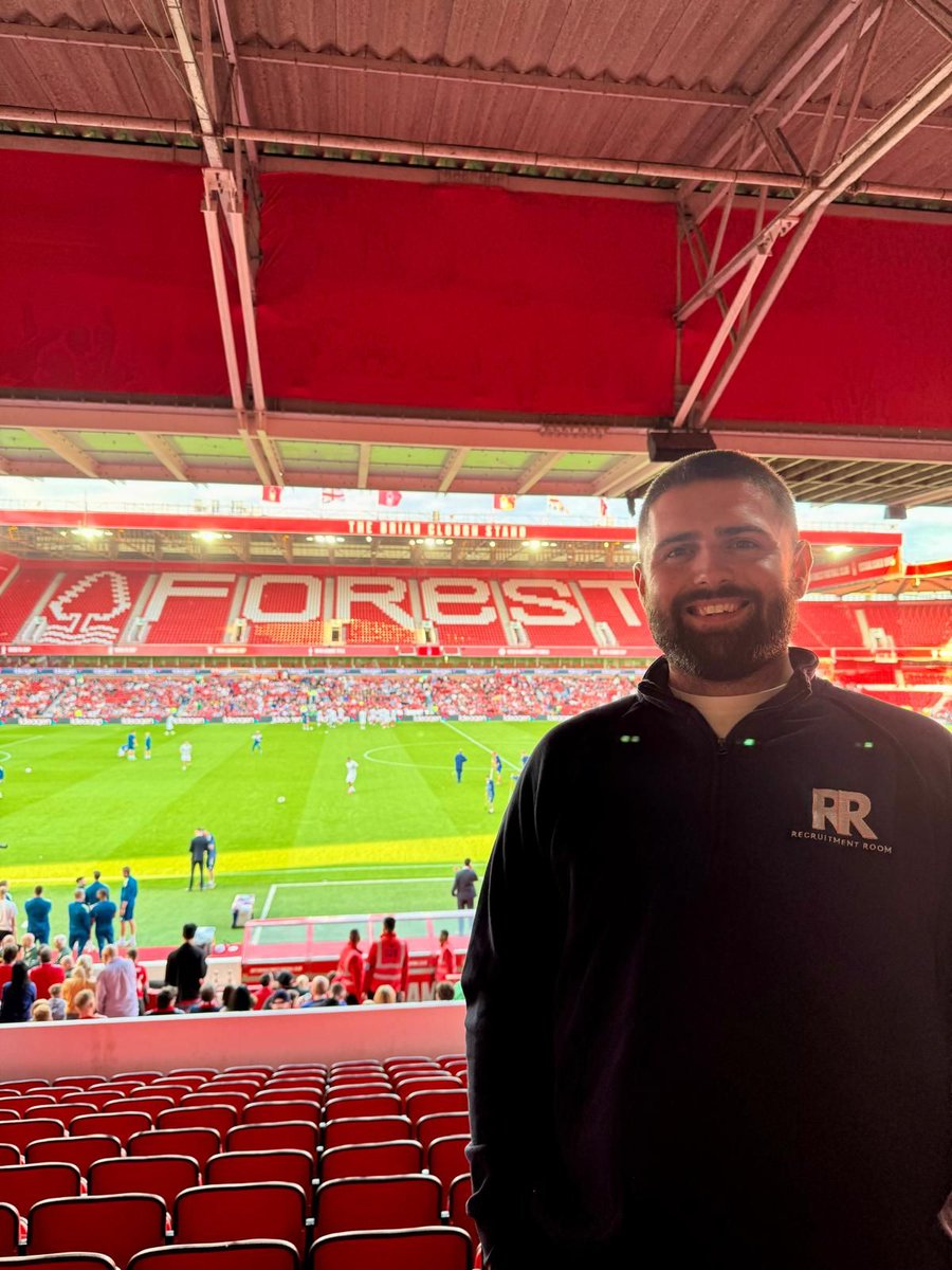 HenshawAnalysis's tweet image. My 1st role in football made $0.
My 2nd role in football made $0.
My 3rd role in football made $0.

But my 5th role in football made $300.

It was doing freelance analysis for a football agency.

Was it a life changing amount. No.
Did it allow me to quit my day job at the time.…