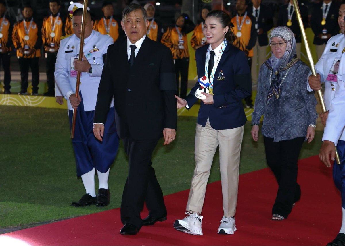 “ในหลวง” พระราชทานเหรียญรางวัลการแข่งขันกีฬาเรือใบ ประเภทเรือคีลโบ๊ท SSL 47
โดยสมเด็จพระราชินีพร้อมทีมเรือใบไทยทรงชนะเลิศคว้าเหรียญทอง
ท่ามกลางความปิติของชาวไทย