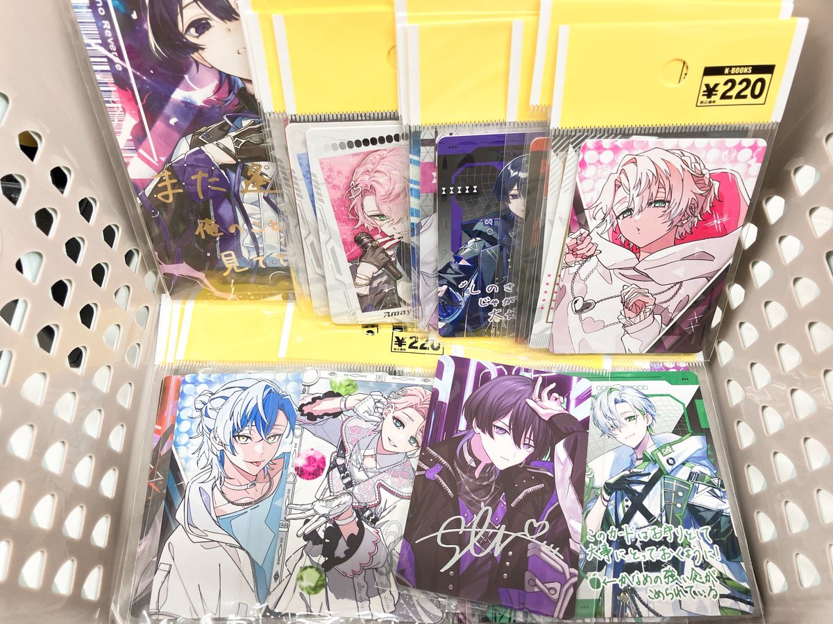 入荷情報】 クロノヴァ 缶バッジ アクリルキーホルダー アクスタ