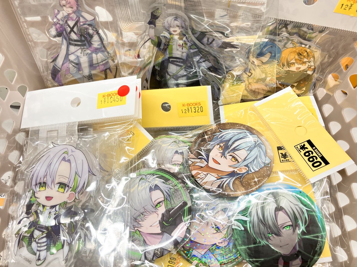 入荷情報】 クロノヴァ 缶バッジ アクリルキーホルダー アクスタ