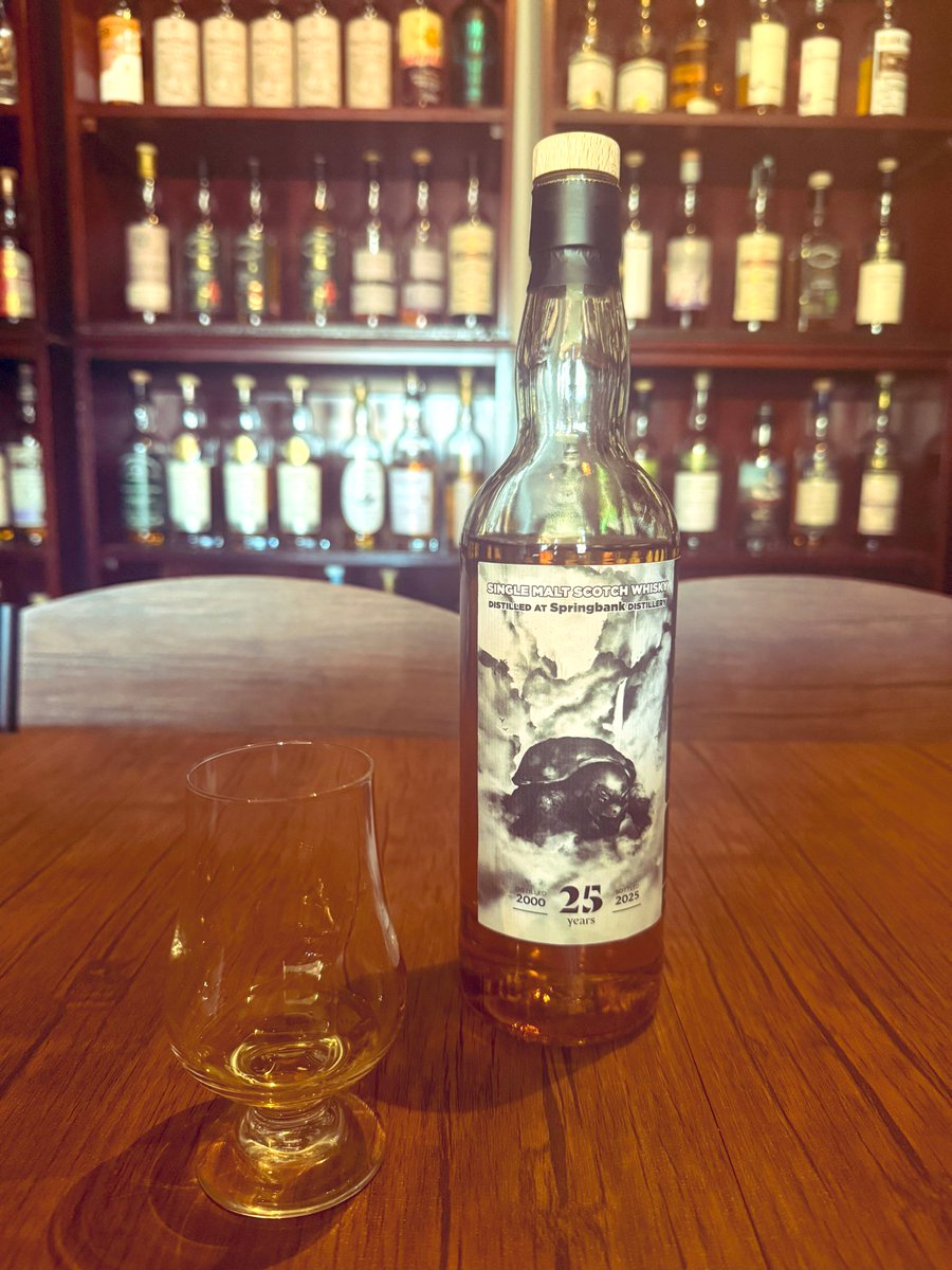 スプリングバンク25年 シェリーのバンクは真っ黒なボトルも多いんです