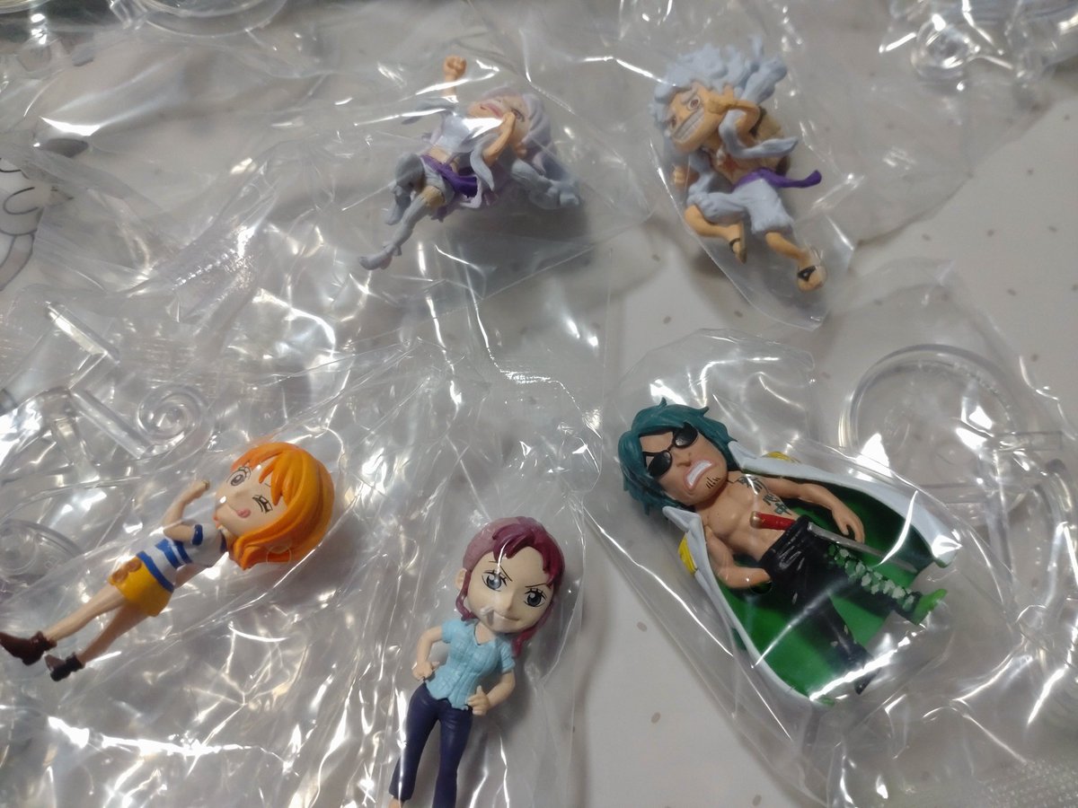 おうち帰ってきたすぐ開封式ｗ
まきちーの為に5回回したけど、珍しく被らなくてラッキーだった😂✨️ガーリング欲しかったけどもう一回回す勇気は無かったｗ