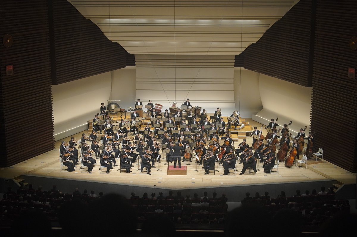Photos of today’s concert 📸
12/18(木) 東京文化会館
第1030回定期演奏会Aシリーズ

指揮／#小泉和裕
ヴァイオリン／#三浦文彰

チャイコフスキー：ヴァイオリン協奏曲 ニ長調
ショスタコーヴィチ：交響曲第10番 ホ短調

📸Rikimaru Hotta

#都響