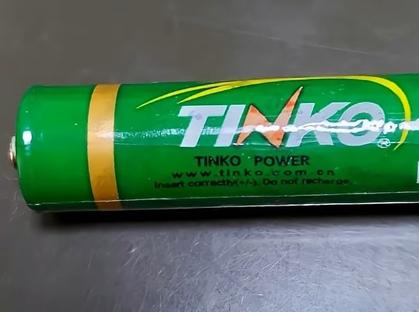 仕事場のマウスの電池交換したらコレ出てきた╰⋃╯