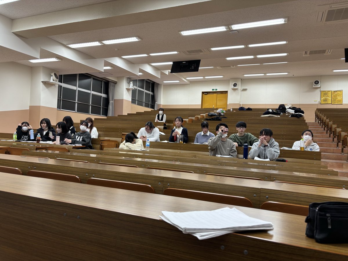 12/18(木)
323教室
17:50〜20:30
今日は2年生ステージの通しや伴奏者さんとの練習をやりました。段々と上達してきたので、明日のリハーサルや本番に向けて頑張っていきます！

次回の練習は…
12/19(金)
ケヤキホール　前日リハーサルです！

以上、追加DLCで早く遊びたいからでした〜