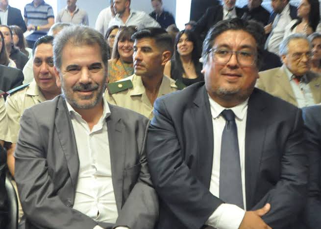 Posta no tiene cara este tipo, está haciendo acuerdos con el kirchnerismo en todos los municipios, viene de poner a Ranzini en el BAPRO en un acuerdo con Kicillof para endeudar la Provincia. Es cara dura!