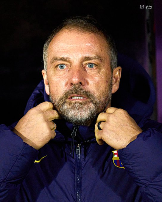 برشلونة يتقدم بعرض رسمي لمدربه هانزي فليك لتمديد عقده حتى يونيو 2028، في محاولة لضمان استمرارية المشروع الرياضي للفريق.. فليك، الذي نجح في إعادة الحيوية للفريق والألقاب المهمة، يفضل العقود القصيرة، لذلك المقترح لعام واحد فقط 