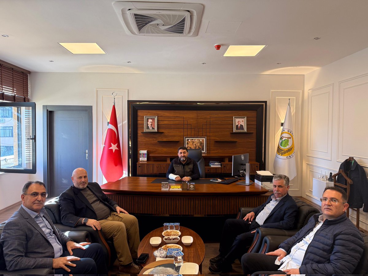 Orman Mühendisleri Odası Genel Başkanı Sayın Hasan TÜRKYILMAZ, Orman Mühendisleri Odası Genel Merkez Yöneticileri Sayın Özgür Balcı ve Sayın Ahmet KARA ile beraber İşletme müdürleri Diyarbakır Orman İşletme Müdürümüzü ziyaret ettiler.
   Nazik Ziyaretleri için teşekkür ederiz.