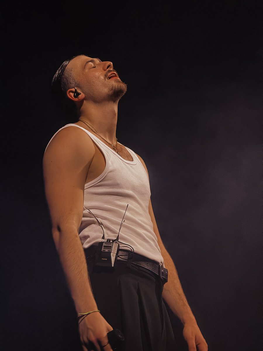 helesobsessed's tweet image. wow