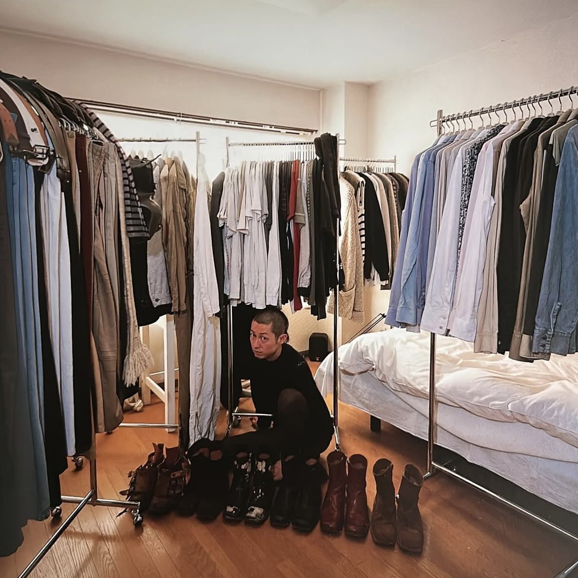 140ghostdance's tweet image. japanese photographer kyoichi tsuzuki’s 2008 photo series called “happy victims” where he showcases people obsessed with collecting pieces from one individual designer