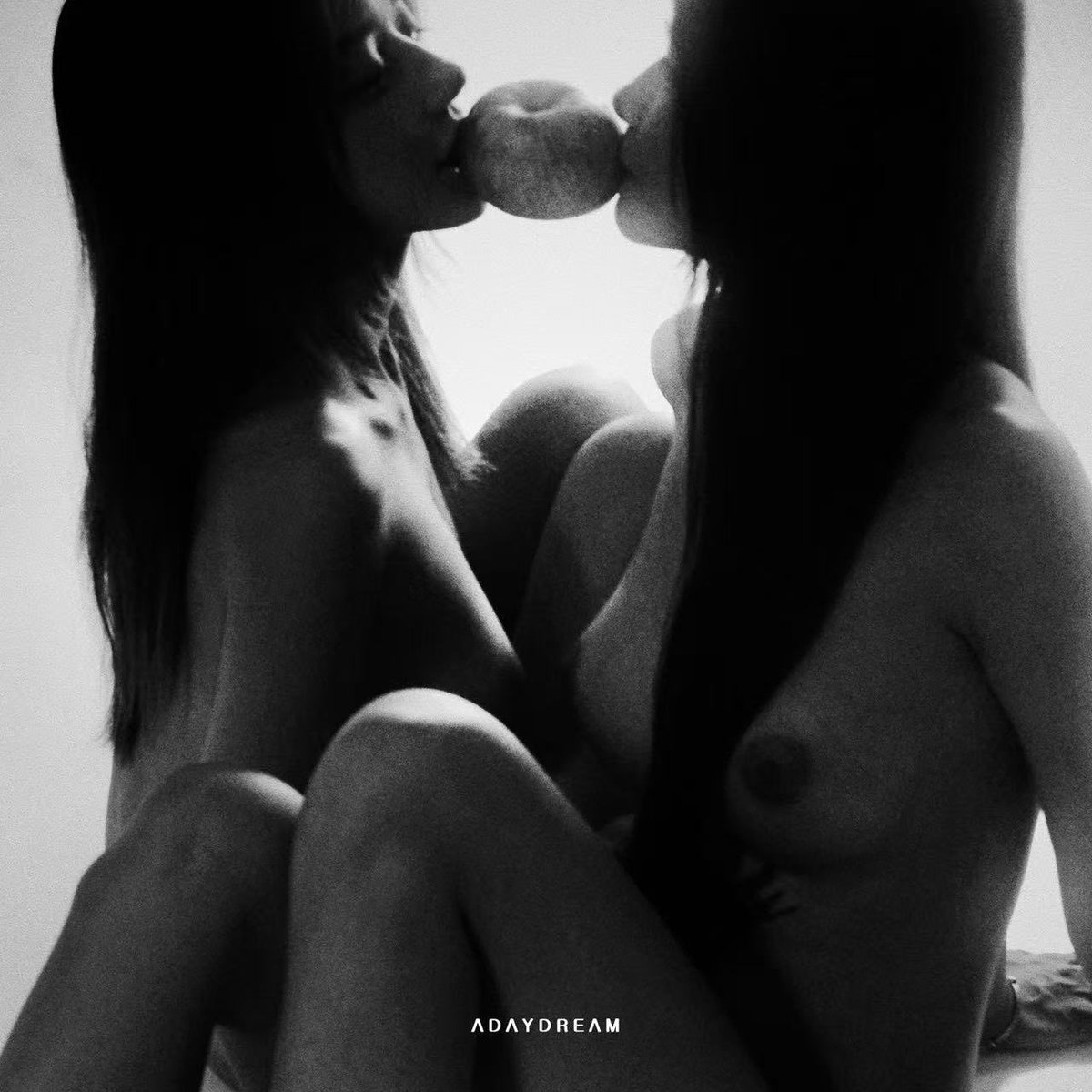 Twins

<a href="/yikouruya/">一口乳牙</a> 
<a href="/zilaishui_/">小公主^</a>