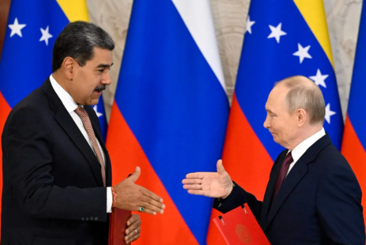 موسكو: نؤيد نهج مادورو في حماية مصالح فنزويلا وسيادتها 