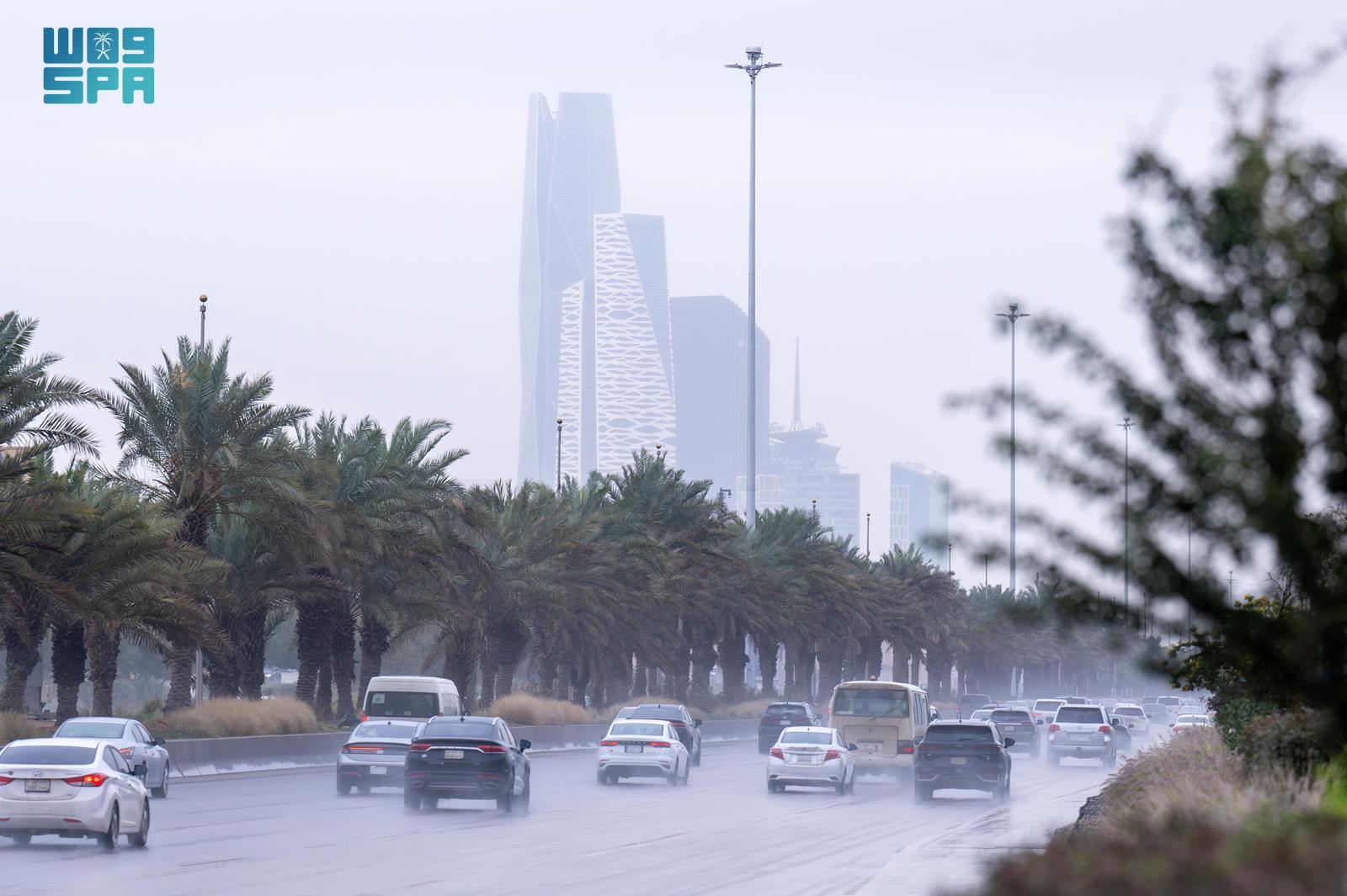 إنذارات حمراء باستمرار الحالة المطرية في الرياض والشرقية والدفاع المدني يدعو لتوخي الحيطة والحذر #امطار_الرياض_الان 