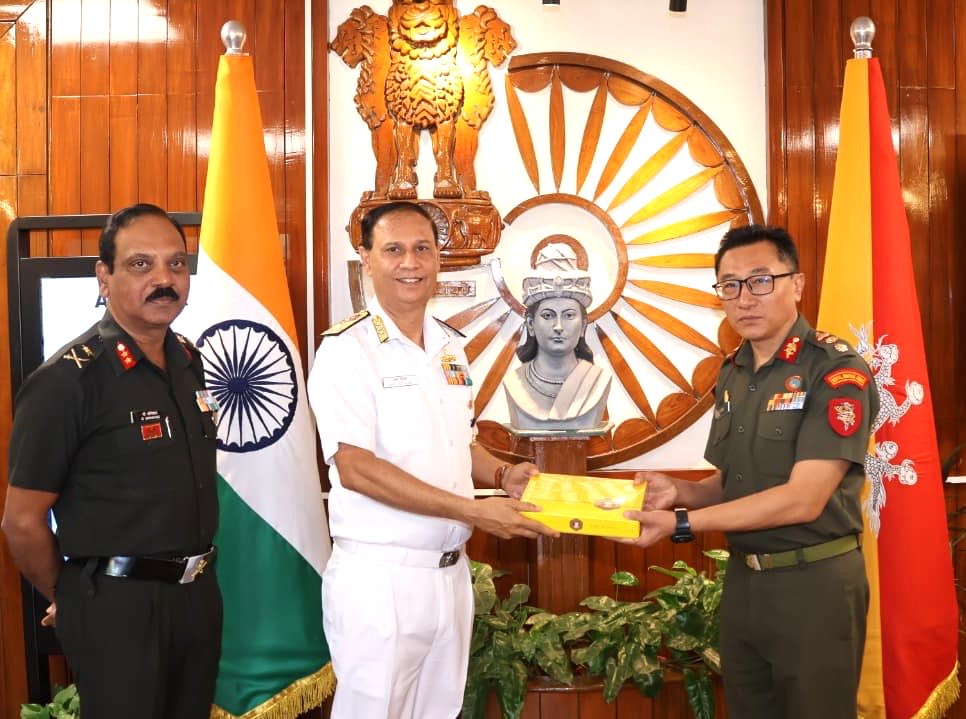 HQ_IDS_India's tweet image. Vice Admiral Ajay Kochhar, C-in-C, Andaman &amp;amp; Nicobar Command @AN_Command, addressed #TriServices officers of #HDMC21 at the #CDM, outlining the Command’s evolution, strategic significance and vision for enhanced operational effectiveness.

The interaction deepened understanding…